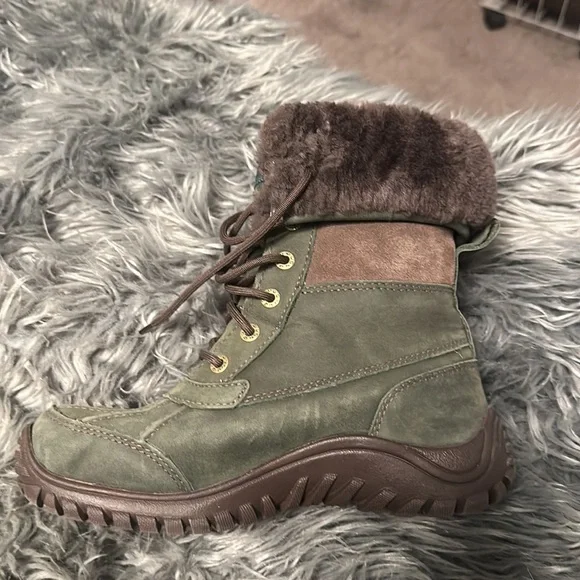 **SOLD ON EBAY**UGG Adirondack ll waterproof women’s green & brown snow boots - Picture 6 of 10